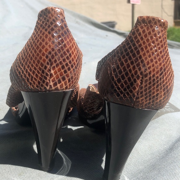 Micheal Kors Heels - Picture 3 of 4